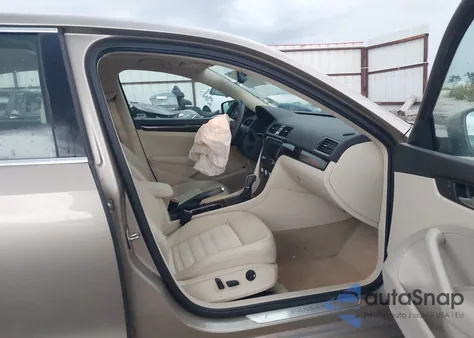 2015 Volkswagen Passat 2.0L Tdi Sel Premium from USA, damaged, VIN 1VWCV7A39FC074649